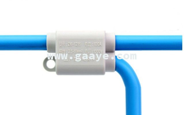 T terminals secure the splitter branch clamp connector